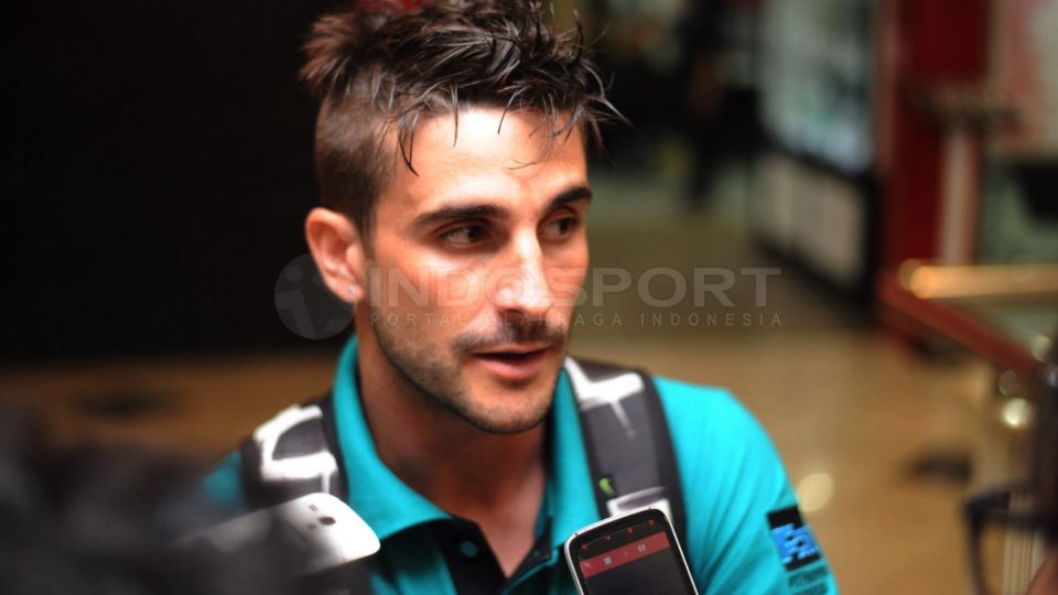 Robertino Pugliara gelandang kreatif asal Argentina. Copyright: &copy; Ratno Prasetyo/INDOSPORT